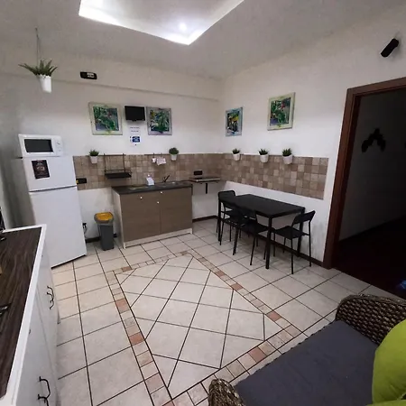 De Rossi 4* باري